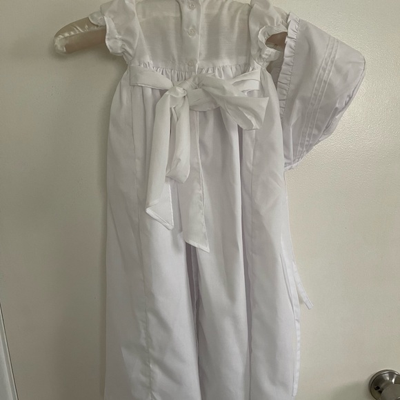 Baby girl smocked Christening dress with bonnet color white - Picture 4 of 5